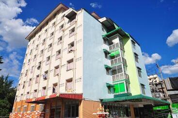 בית מלון כפרי Choktawee Smile