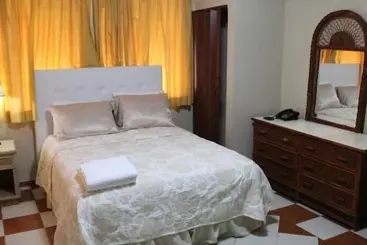 فندق Hostal Plaza Yu