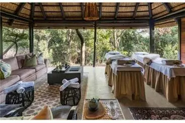 ホテル Ndlovu Safari Lodge