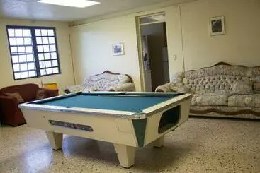 ペンション Cavernas Guest House