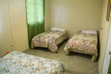 ペンション Cavernas Guest House