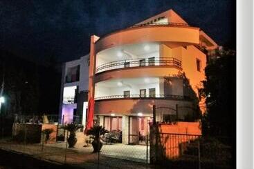 هتل آپارتمان Villa M