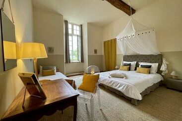 Отель Manoir De La Bégaudière