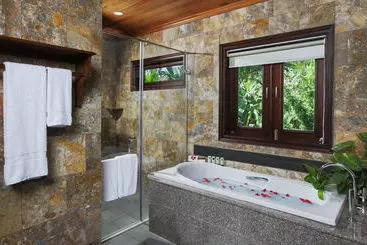 Chez Carole Center Resort & Spa