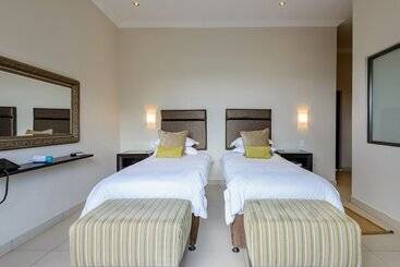 شقق خاصة سياحية Monomotapa Village At Legend Golf & Safari Resort