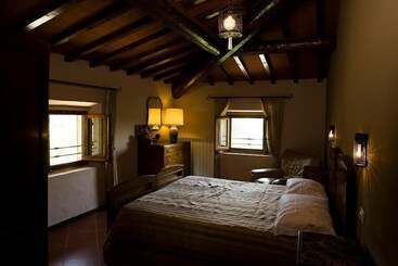 فندق Agriturismo La Topaia
