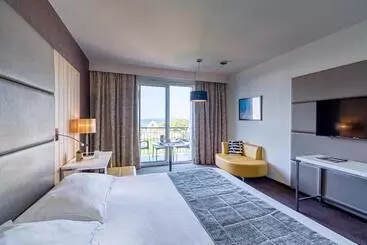 هتل Thalasso Concarneau Spa Marin Resort