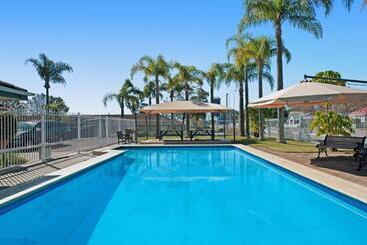 Мотель Colonial Terrace Motor Inn