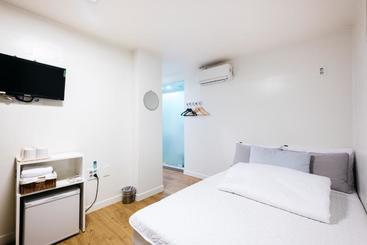 פנסיון Kw Myeongdong