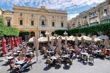 游客公寓 Spinola Bay Top Floor Seafront 3 Bedroom Apartment With Panoramic Sea Views   By Getawaysmalta