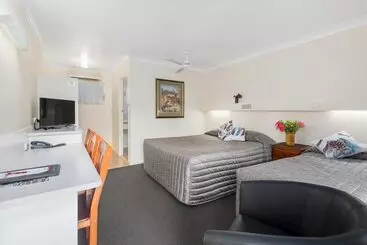 Whiteoaks Motel & Lodges