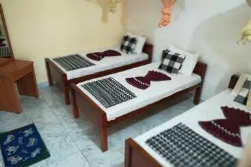 فندق Travelers Holiday Resort