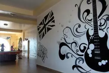 Squares Cafe And Apartments