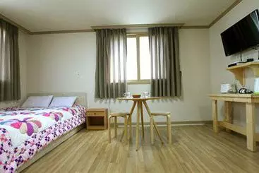 Ss Guesthouse - Hostel