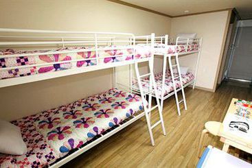 Ss Guesthouse - Hostel