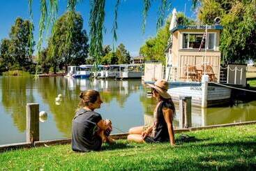 בית מלון כפרי Nrma Yarrawonga Mulwala Holiday Park