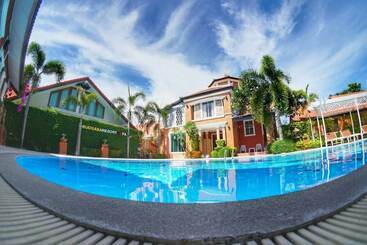 בית מלון כפרי Budsaba Resort & Spa