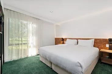 هتل Eden Oak Geelong