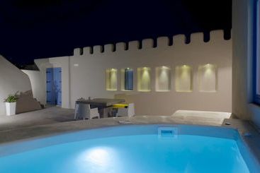Stuga Luna Santorini Suites