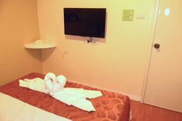 Tr3ats Guest House Bohol   Hostel