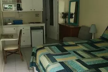 アパートホテル Eldemire's Tropical Island Inn