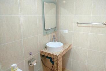 בית מלון כפרי Tropical Garden Kamala Resort