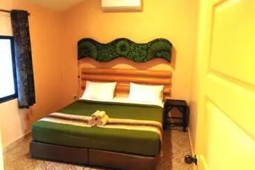 בית מלון כפרי Tropical Garden Kamala Resort