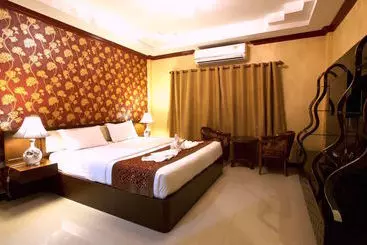 Отель Katesiree Residence