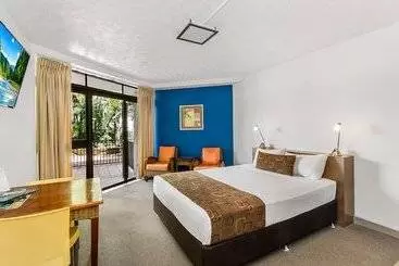 آپارتمان Waters Edge The Strand