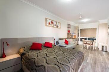 Athena Motel Apartments