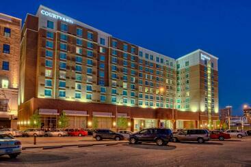 בית מלון כפרי Courtyard By Marriott Kansas City Downtown/convention Center