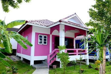 Отель New Sunrise Village Maenam Beach