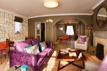 Отель The Plough Inn & Cottages