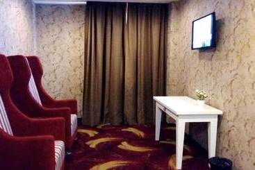 Travellers Hotel Phinisi