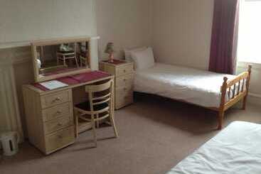 بنسيون Grisnoir Guest House