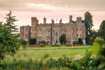 فندق Cave Castle