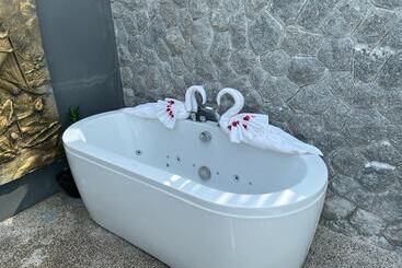 فندق Peace Blue Naiharn Naturist Resort Phuket