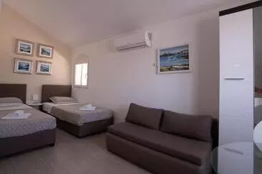 Apartments & Rooms Petra