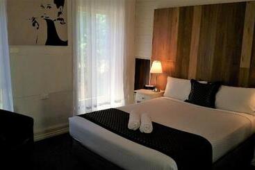 Отель Rose City Motor Inn