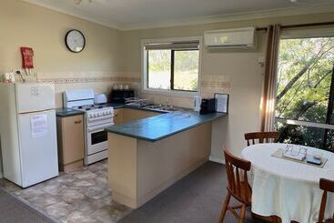 Отель Cabins On Halls