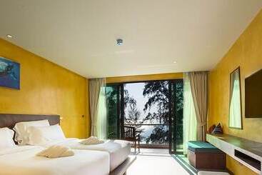 فندق Coriacea Beachfront Boutique Phuket Resort   Sha Plus