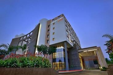 בית מלון כפרי Courtyard By Marriott Raipur