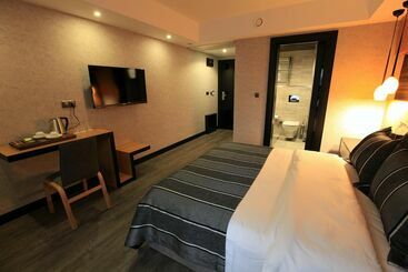 בית מלון כפרי The Black