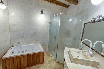 هتل Elegance Cave Suites & Restaurant