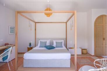 Romantica Hotel Apartments