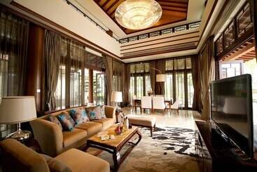 Resort Imperial Springs