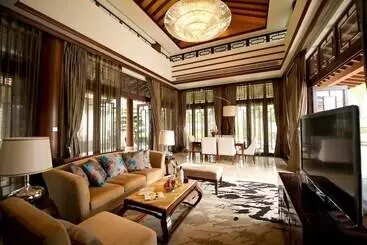 استراحتگاه Imperial Springs