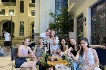 تختخواب و صبحانه La La Homestay 2   New City Grand World