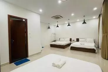 تختخواب و صبحانه La La Homestay 2   New City Grand World