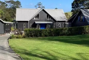 ペンション Fantail River Lodge